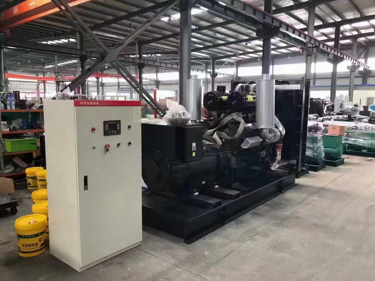 六合柴油发电机运行时的噪音和振动水平如何？